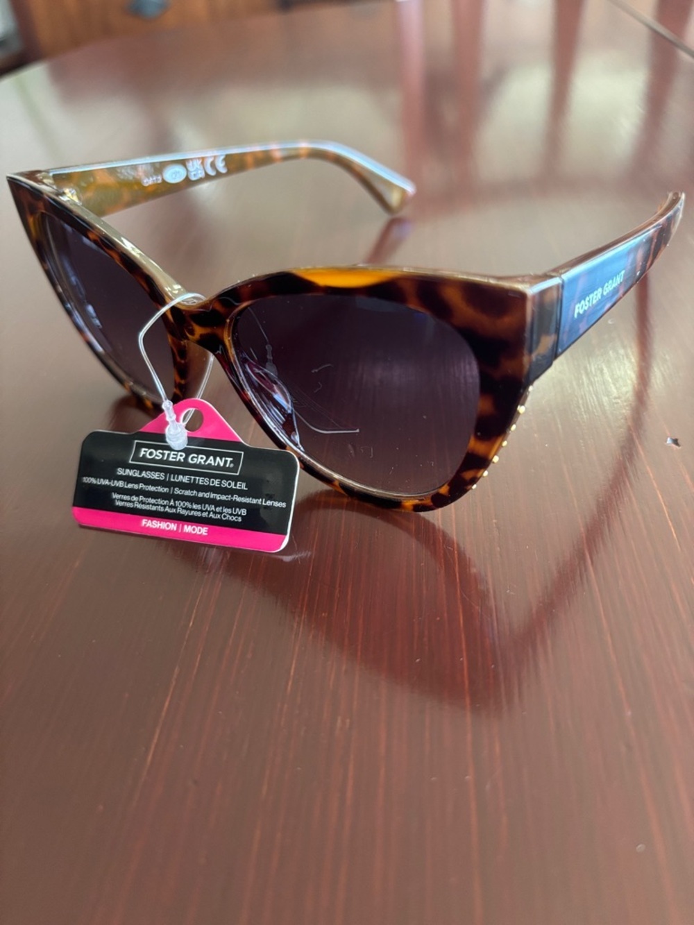 Foster Grant 100% UVA-UVB protect,brown tortoise shell,cat eye frame, brown lens